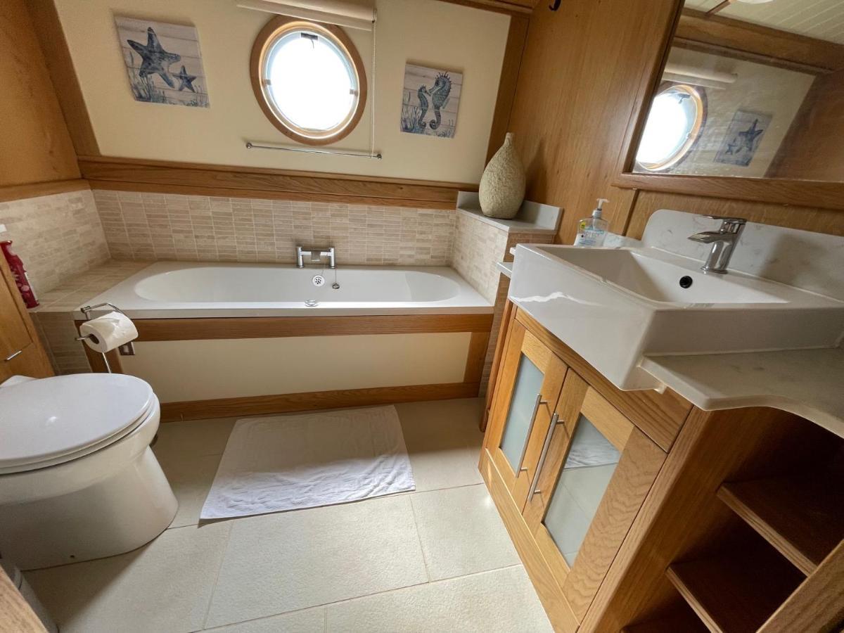 Luxury Boat - The Thistle Dream Άξμπριτζ Εξωτερικό φωτογραφία